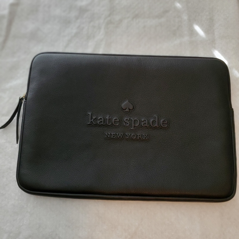 NWOT Kate Spade Larchmont Ave Logo Laptop Sleeve